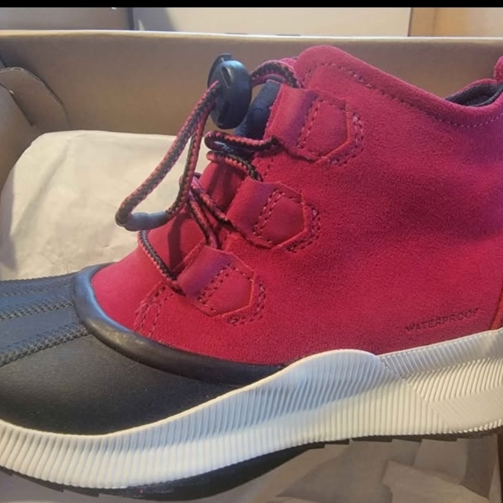 Sorel Red and Black Winter Boots Waterproof Design
